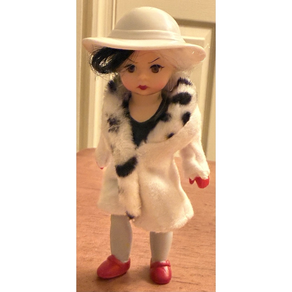 McDonalds Happy Meal Cruella‎ DeVille 2004 Madame Alexander Dolls 101 Dalmatians